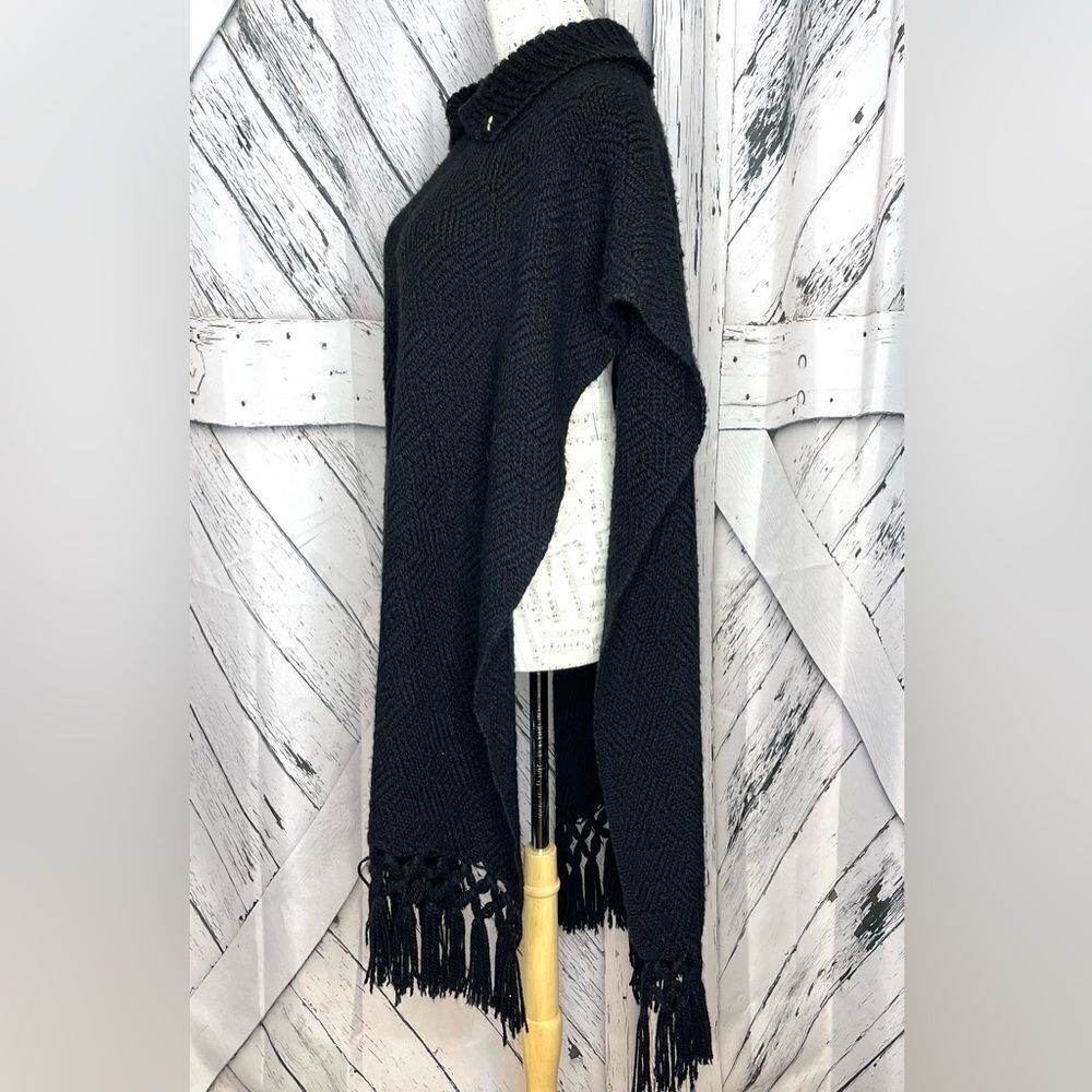 Black knit long fringed poncho OS - Picture 2 of 6